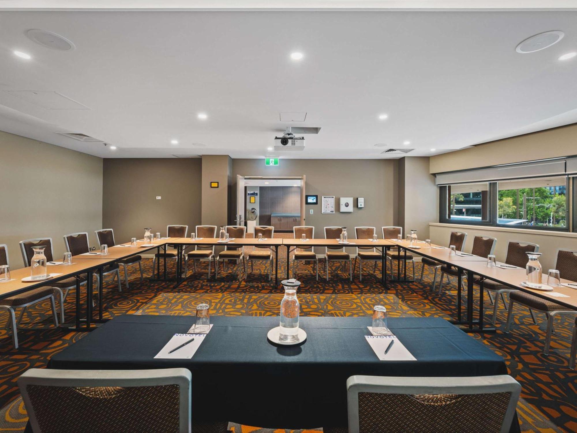 Novotel Canberra Camberra Exterior foto